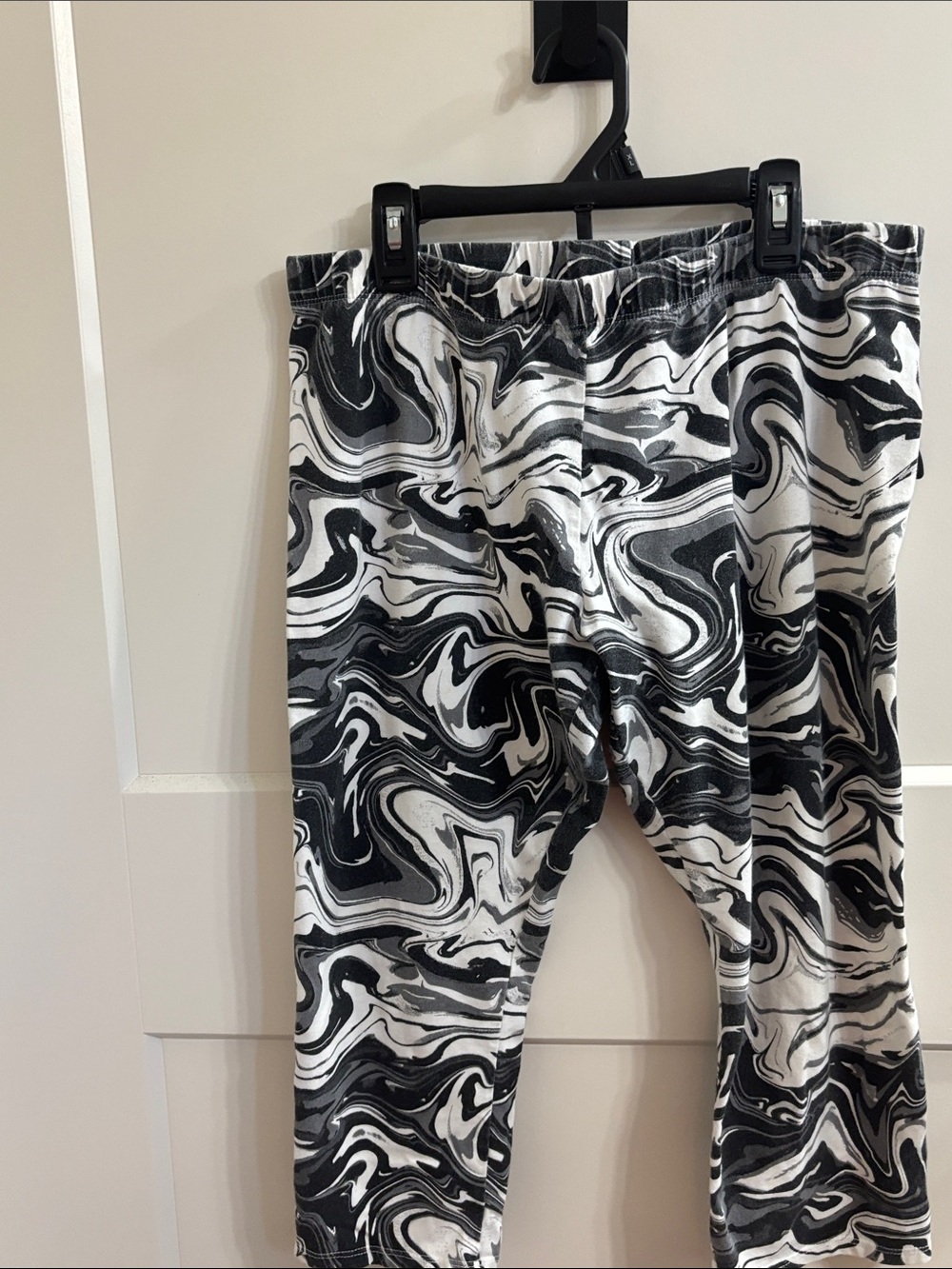 No Boundaries Black & White Swirl Cargo Shorts